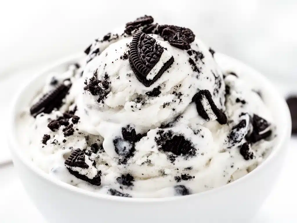 No-Churn Cookies and Cream Ice Cream Recipe Easy Homemade Dessert with Simple Ingredients 4 no-churn cookies and cream ice cream preparation steps